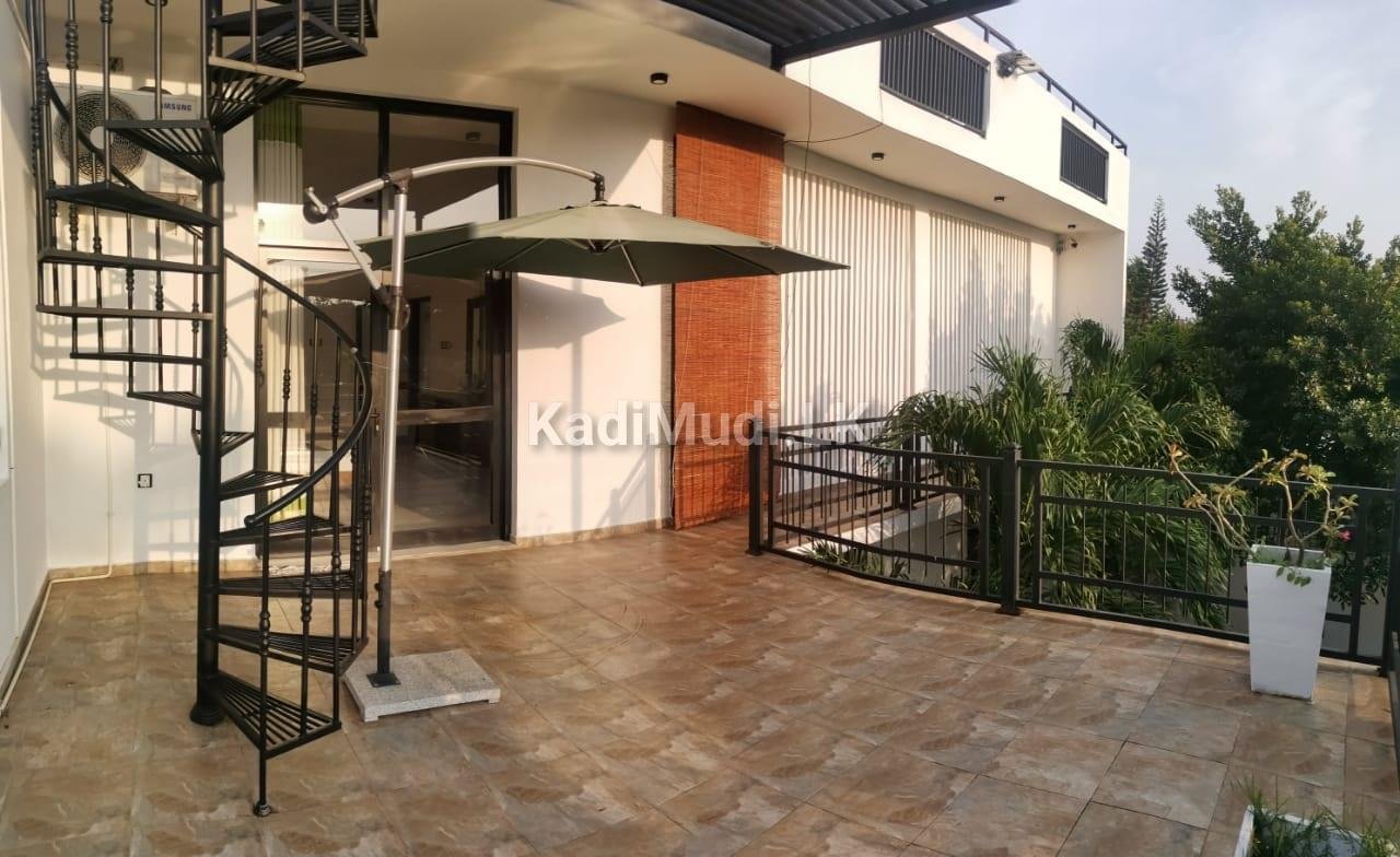 Luxury Brand New 2 Story House Kadawatha for Rent