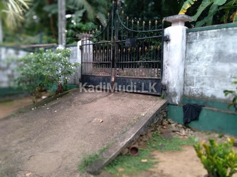 House for Sale With 32 Perches