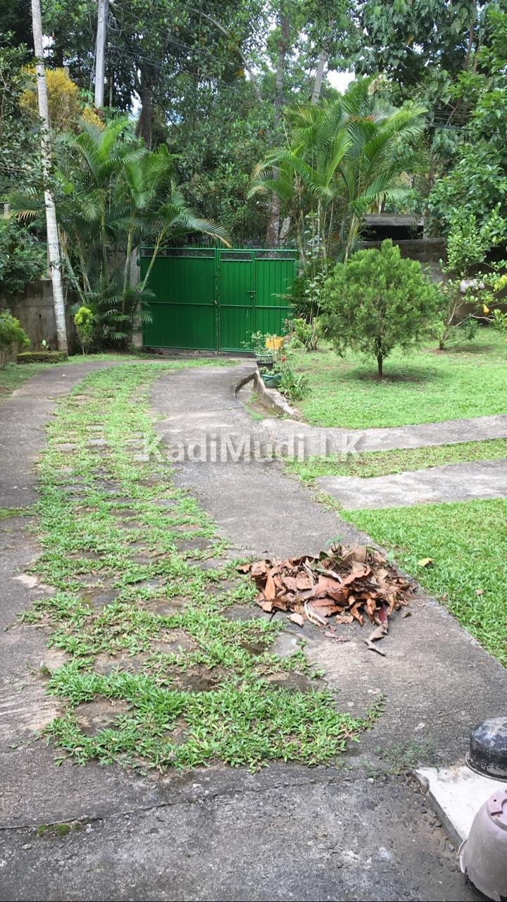 House for Sale in Kandy, Polgolla. Easy Access to Kandy City. » KadiMudi