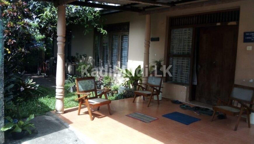 House With 20 Perches Land