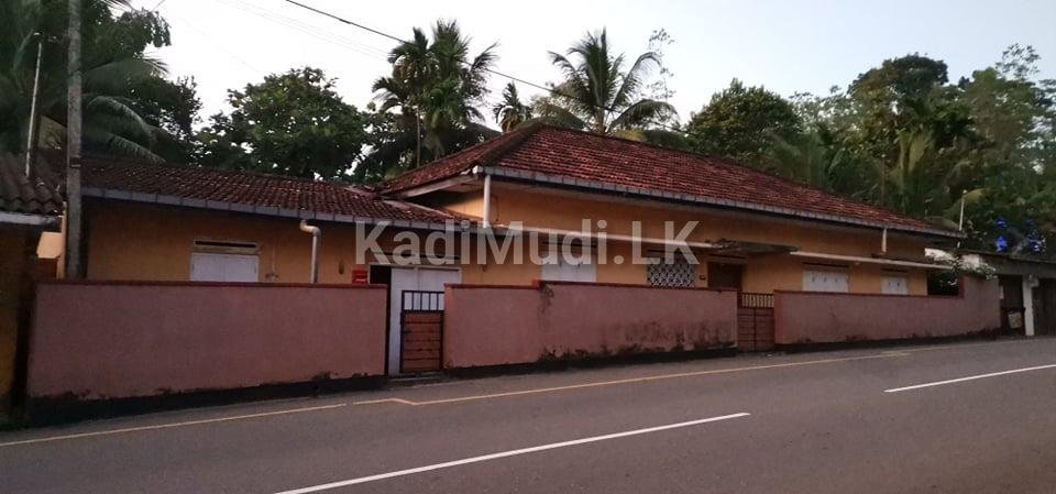 ගාල්ල උඩුගම මාර්ගයෙන් ඉඩමක් සමඟ නිවසක්