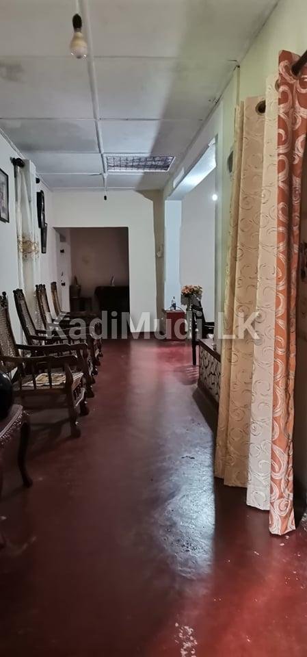 ගාල්ල උඩුගම මාර්ගයෙන් ඉඩමක් සමඟ නිවසක්