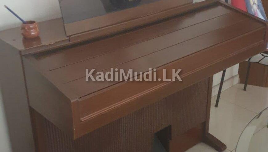Yamaha ME 300 Organ Keyboard